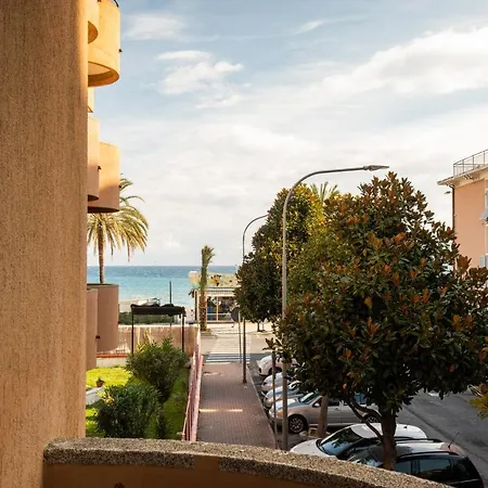 Xxv Aprile Casa Per Ferie Hotel Albenga