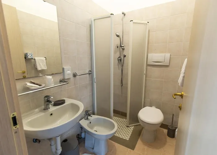 Xxv Aprile Casa Per Ferie Альбенга