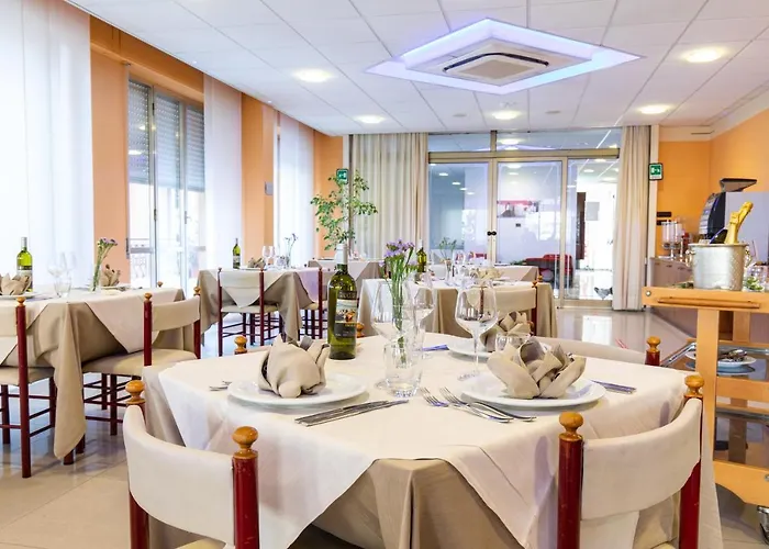 Xxv Aprile Casa Per Ferie Альбенга