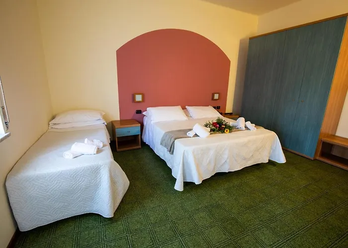 Xxv Aprile Casa Per Ferie Альбенга