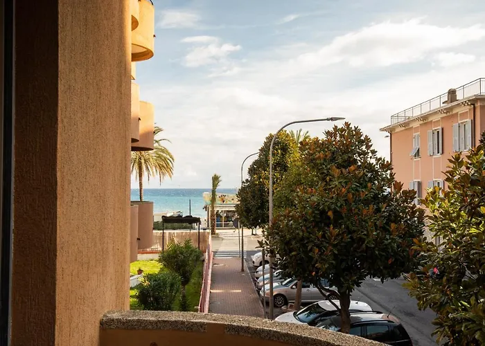 Xxv Aprile Casa Per Ferie Отель Альбенга