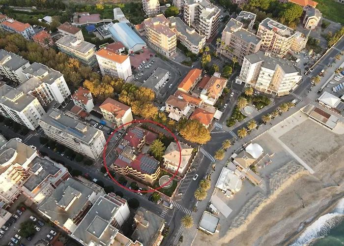 Xxv Aprile Casa Per Ferie * Альбенга