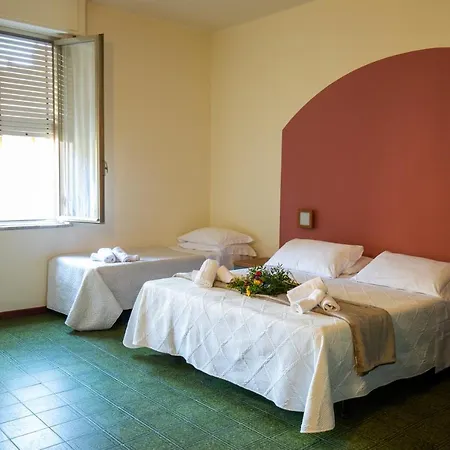 Xxv Aprile Casa Per Ferie * ألبينغا