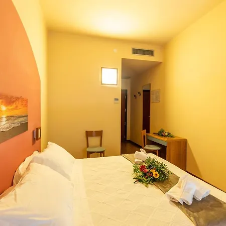 Xxv Aprile Casa Per Ferie * ألبينغا