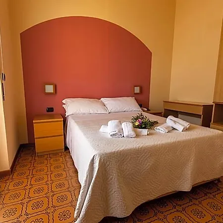 Xxv Aprile Casa Per Ferie فندق ألبينغا