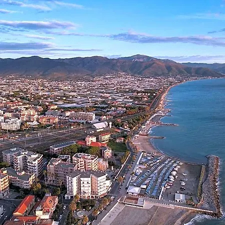 Xxv Aprile Casa Per Ferie فندق ألبينغا
